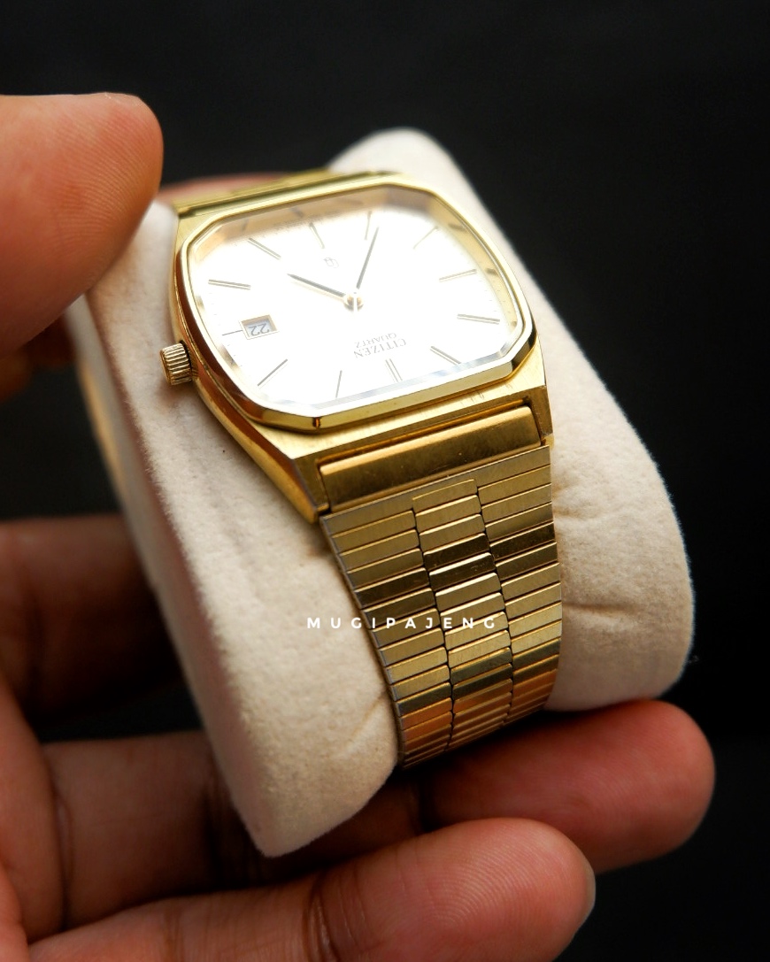 Citizen Quartz Honeycomb Dial Gold-Tone Ref. 2860-262352 - Gambar 4