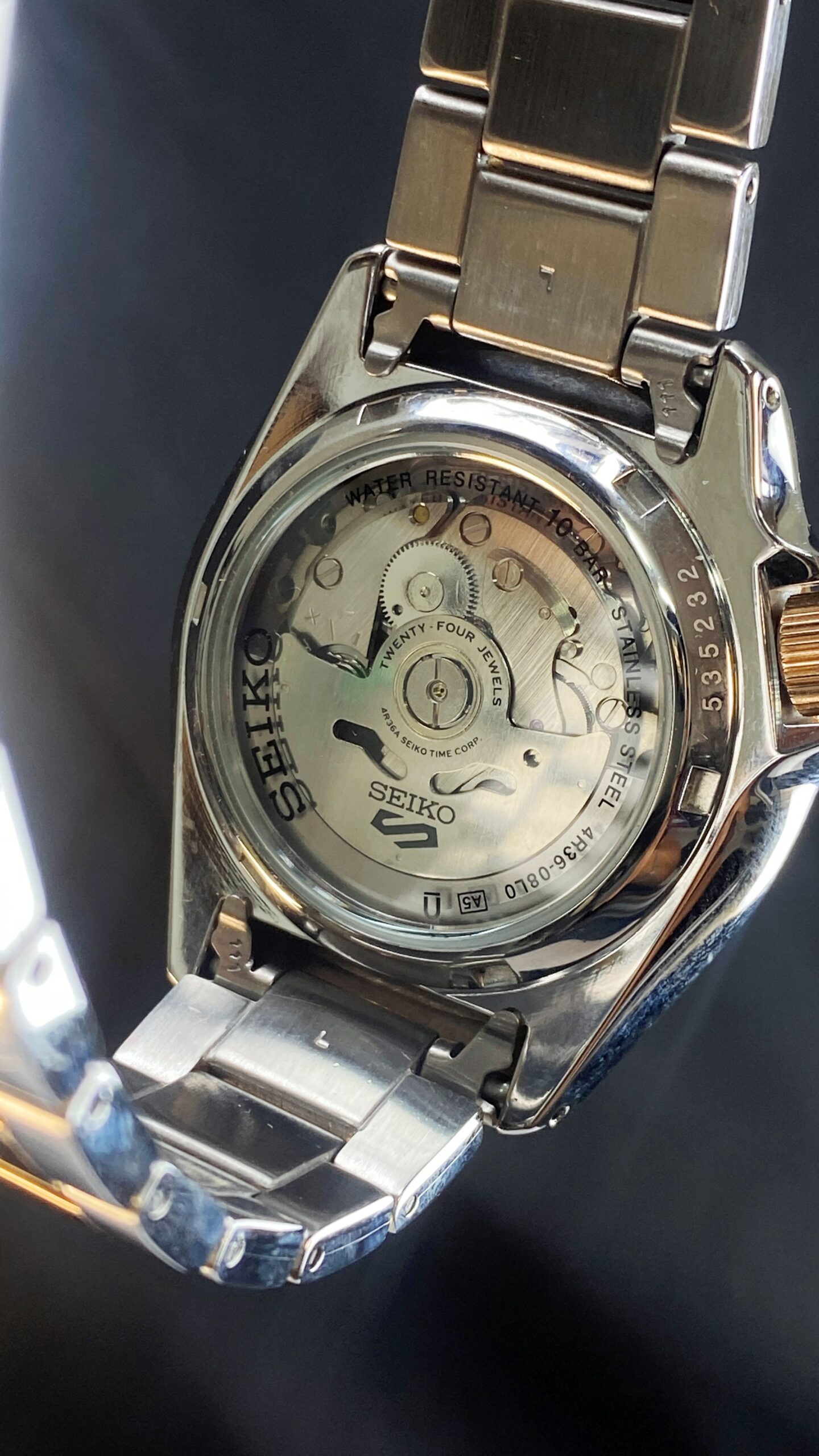 Seiko 5 Sports SRPE58K1 – Black Dial Two-Tone - Gambar 9