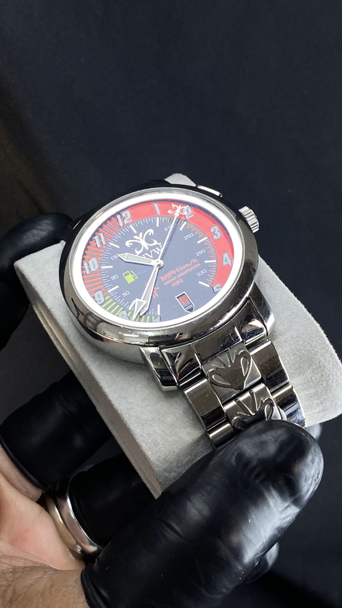 UVW Racing Watch – Swiss Quartz Automotive-Inspired Design - Gambar 3