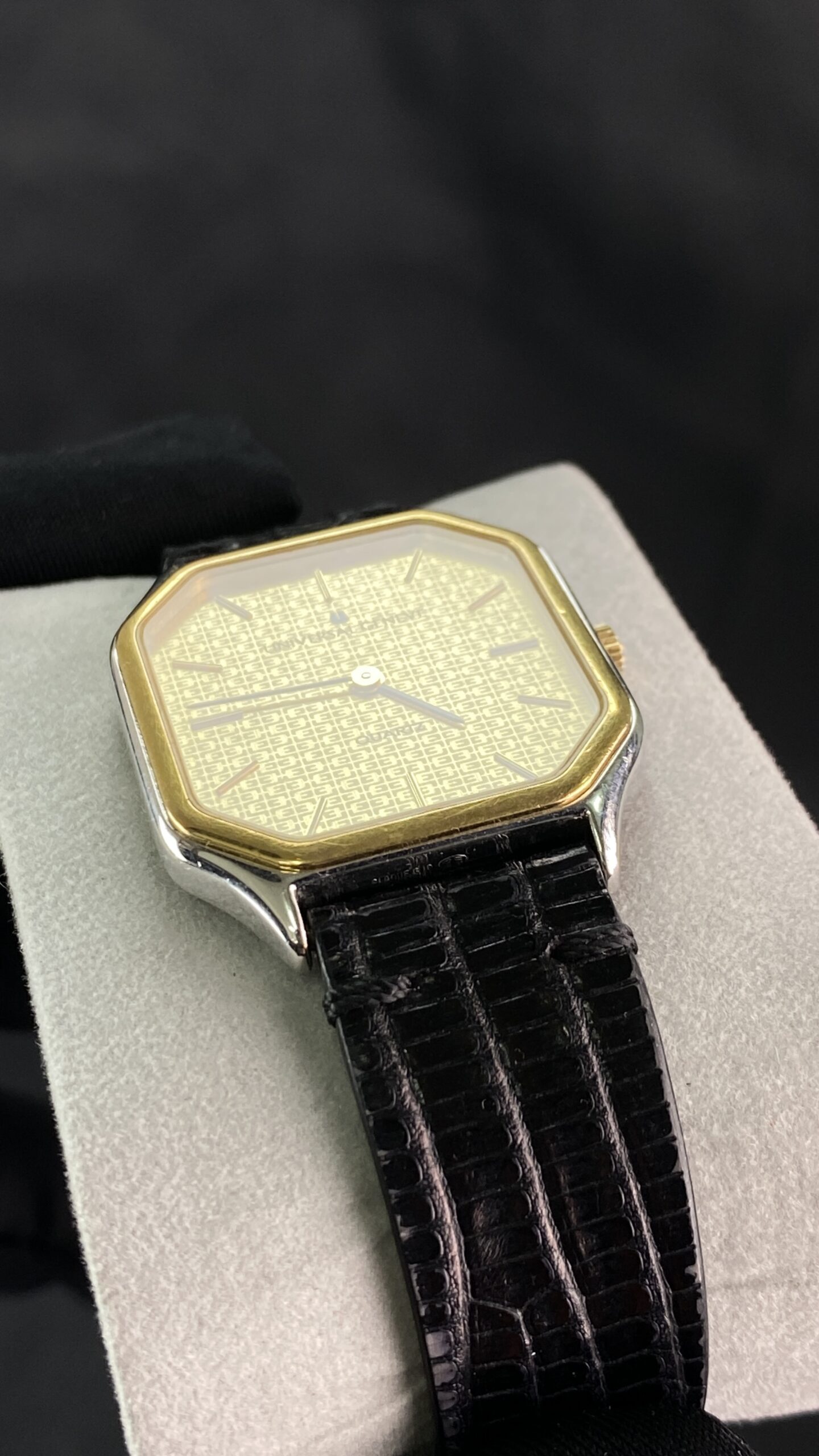 Universal Genève Octagonal Monogram Dial Ref. 642253 - Gambar 3