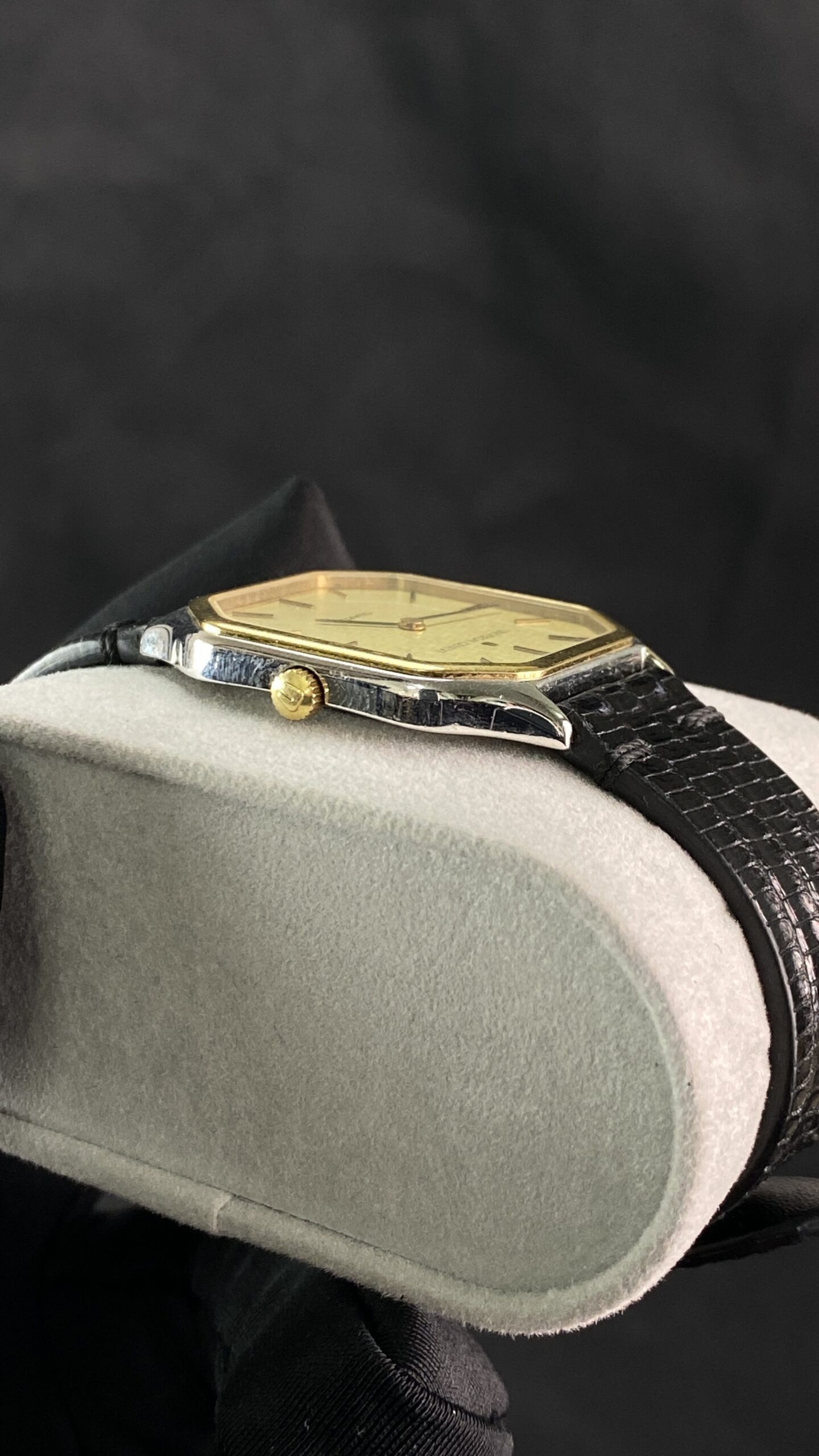 Universal Genève Octagonal Monogram Dial Ref. 642253 - Gambar 7