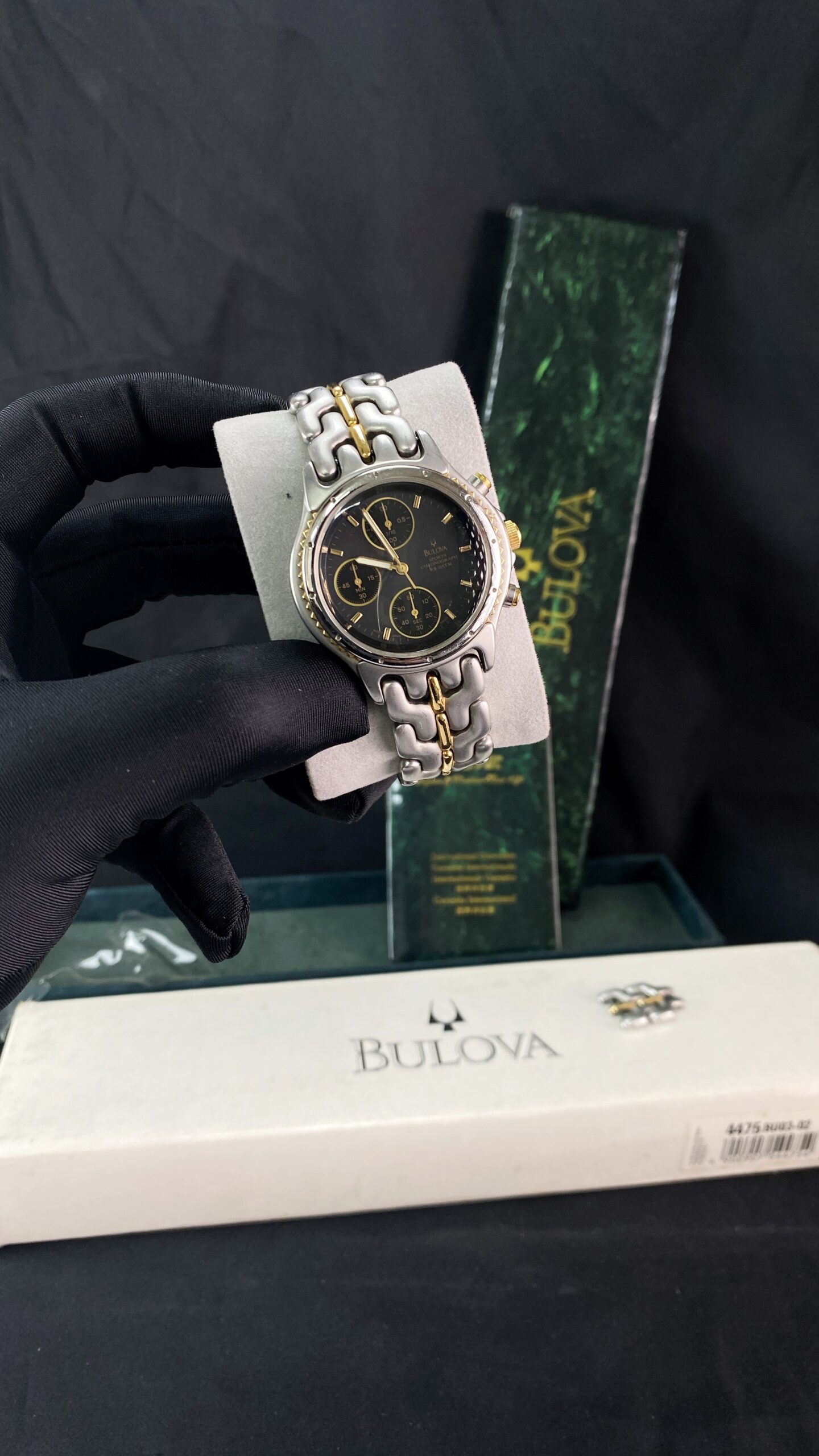 Bulova Sports "Link" Chronograph Two-Tone Black Dial – Vintage 1990s - Gambar 2