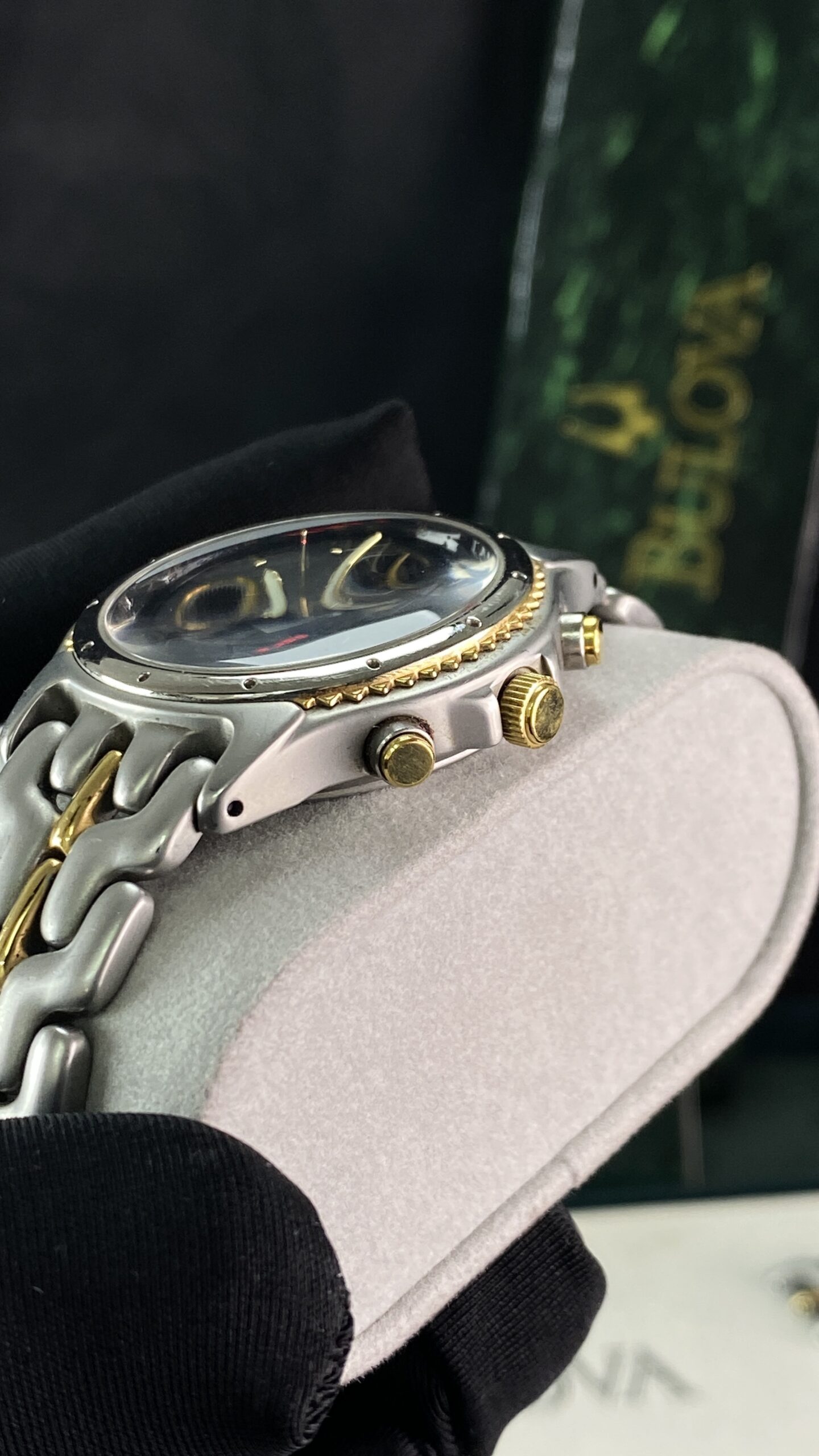 Bulova Sports "Link" Chronograph Two-Tone Black Dial – Vintage 1990s - Gambar 5