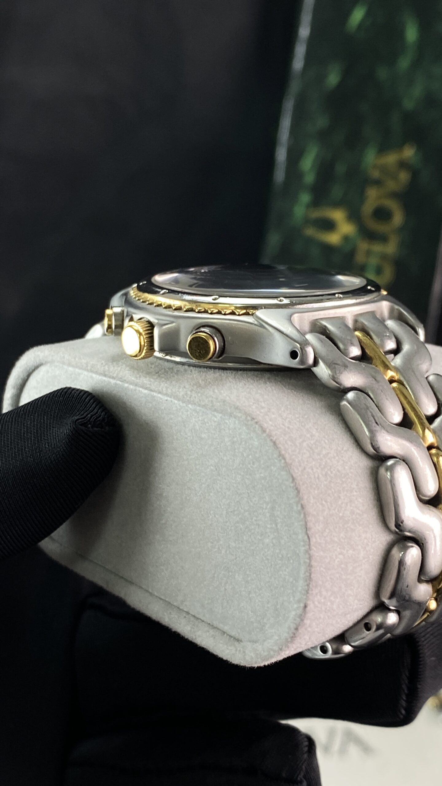 Bulova Sports "Link" Chronograph Two-Tone Black Dial – Vintage 1990s - Gambar 6