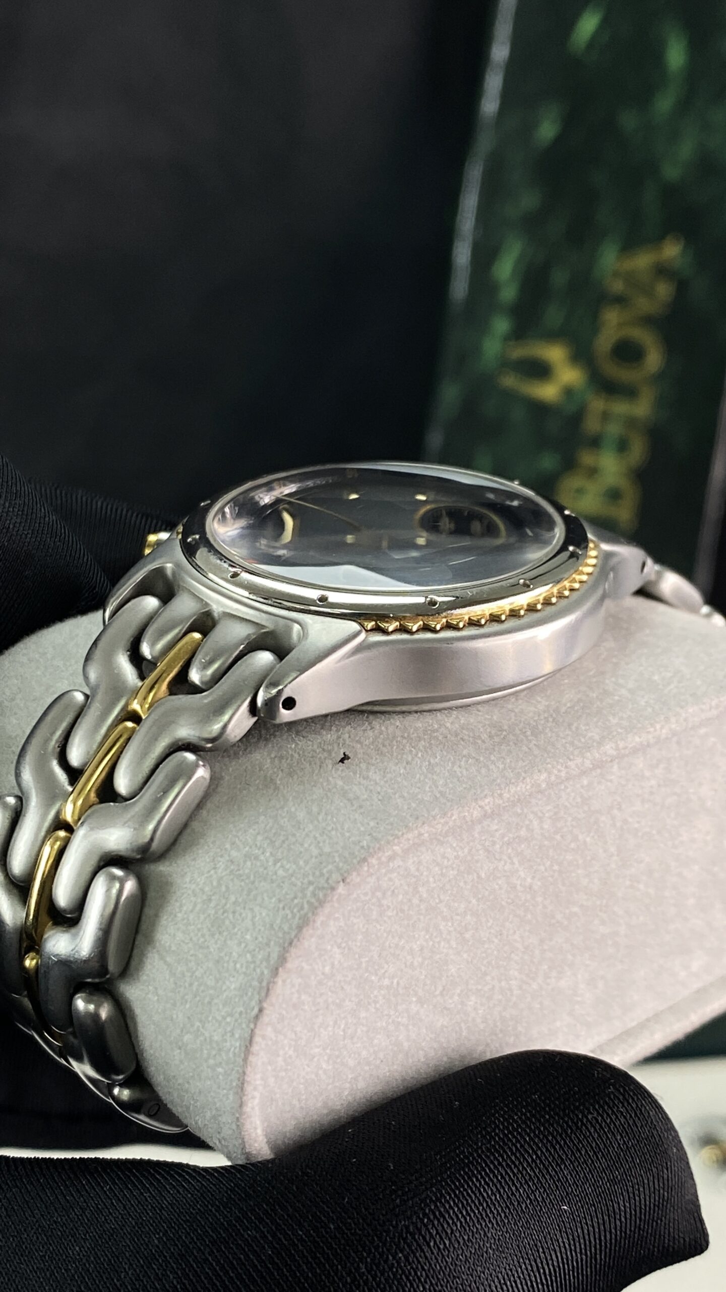 Bulova Sports "Link" Chronograph Two-Tone Black Dial – Vintage 1990s - Gambar 7