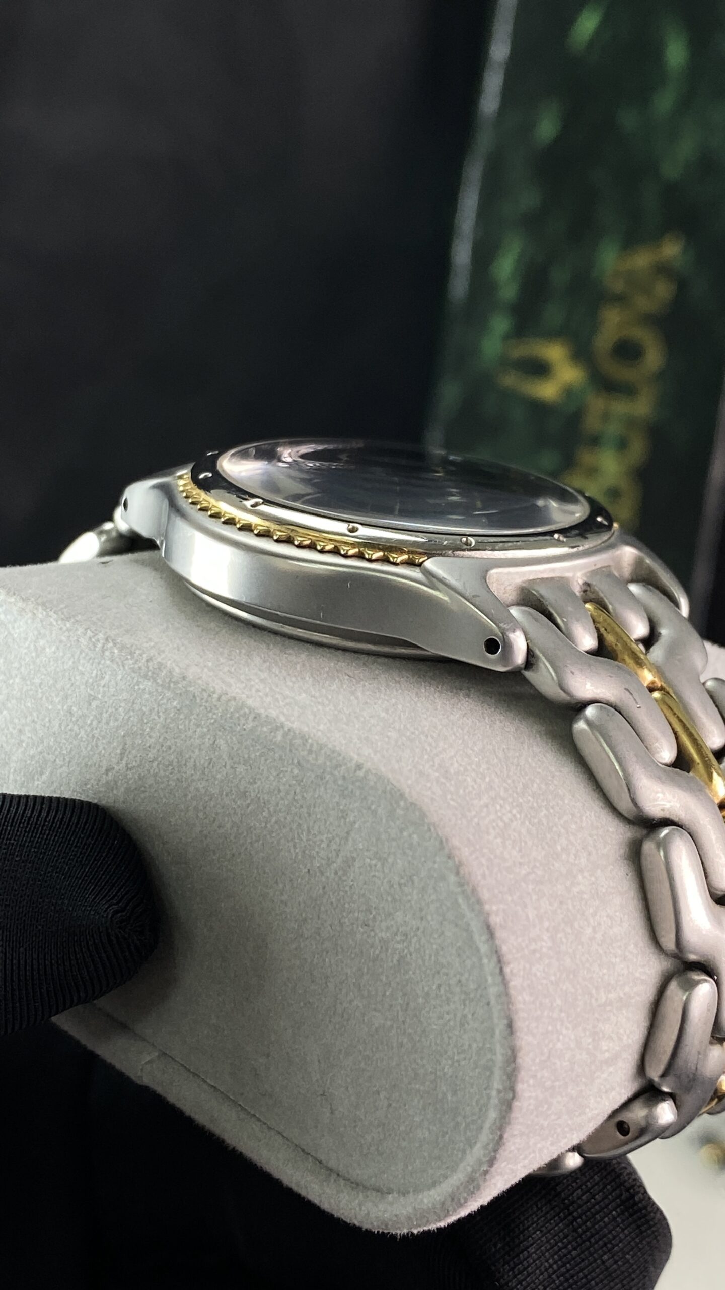 Bulova Sports "Link" Chronograph Two-Tone Black Dial – Vintage 1990s - Gambar 8
