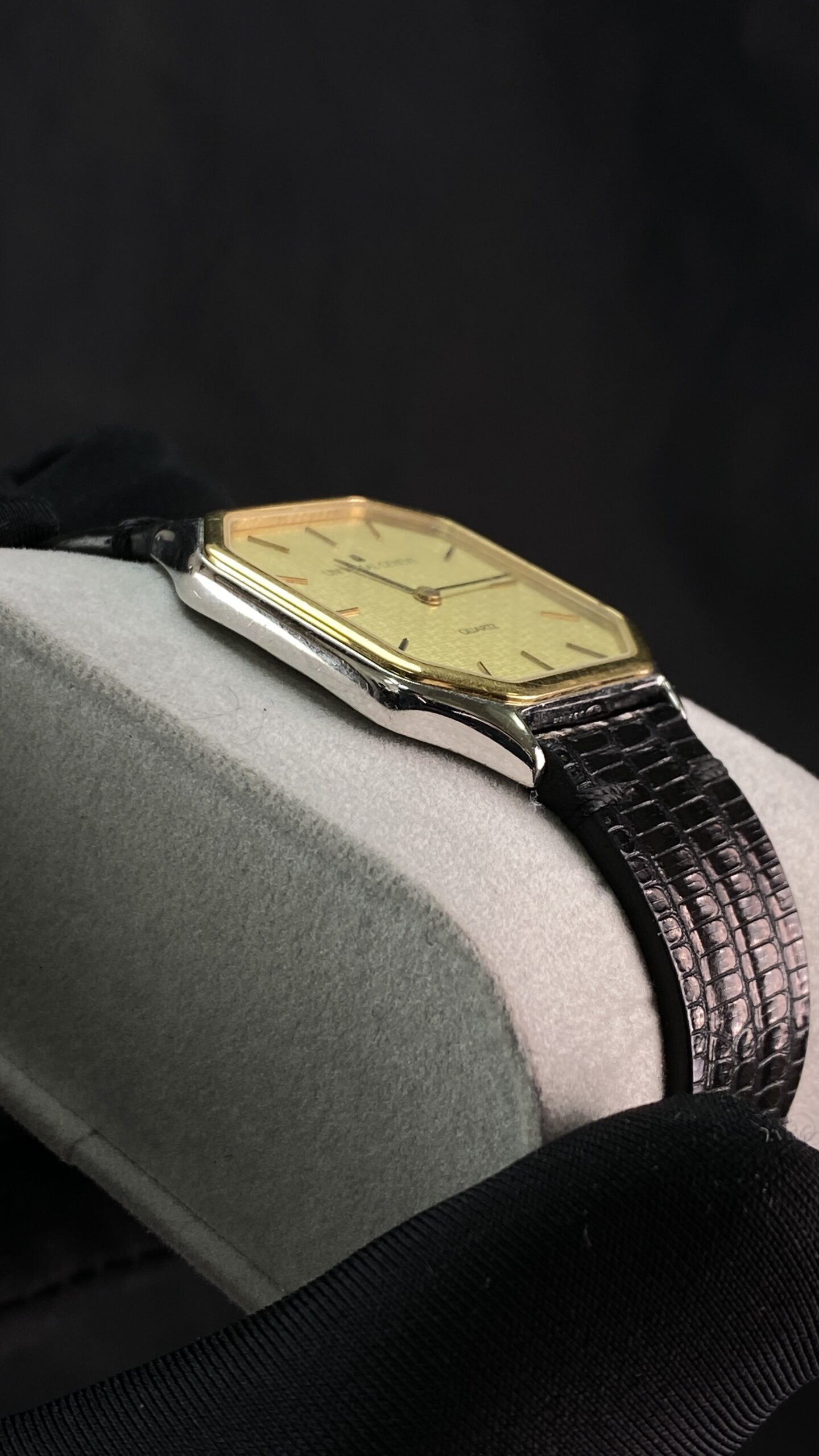 Universal Genève Octagonal Monogram Dial Ref. 642253 - Gambar 12