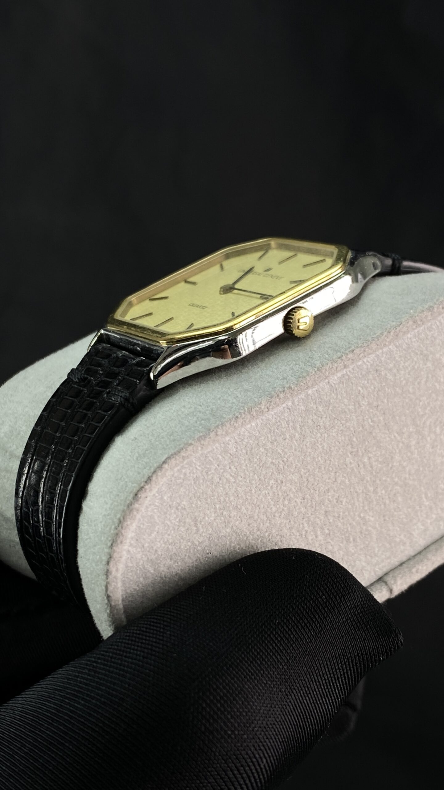 Universal Genève Octagonal Monogram Dial Ref. 642253 - Gambar 14