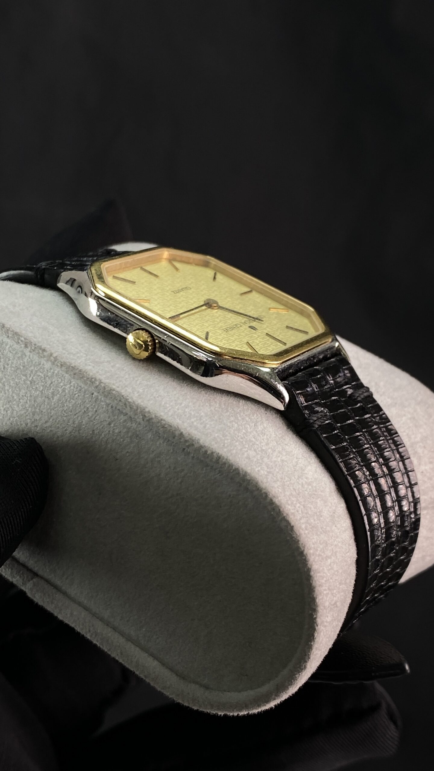 Universal Genève Octagonal Monogram Dial Ref. 642253 - Gambar 15