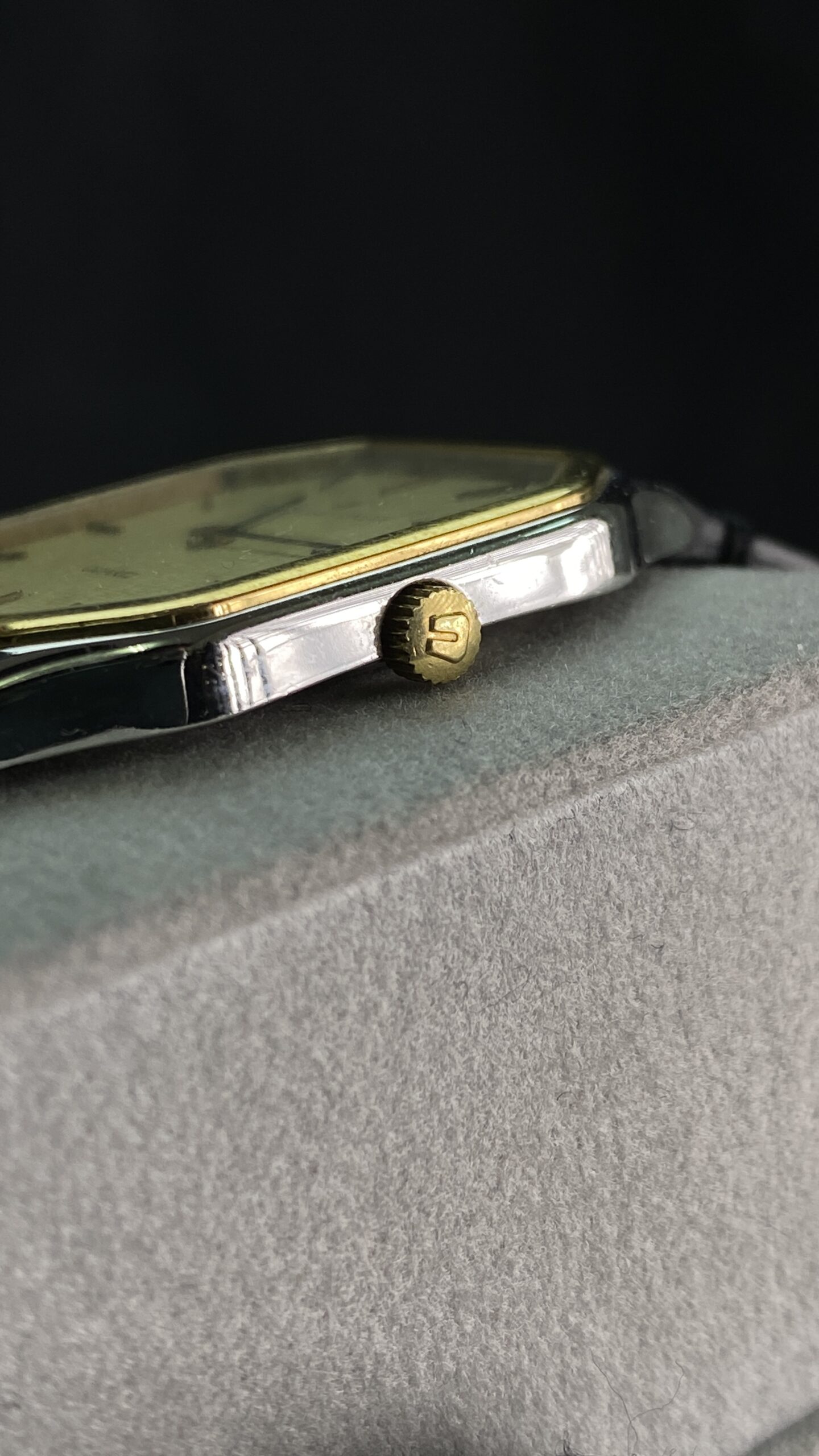 Universal Genève Octagonal Monogram Dial Ref. 642253 - Gambar 16