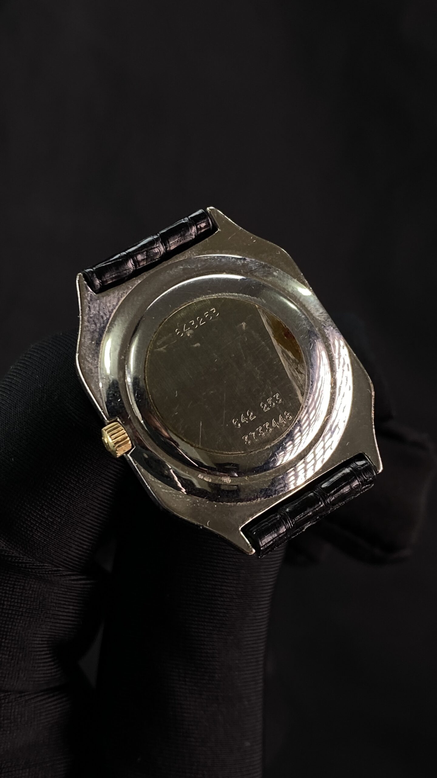 Universal Genève Octagonal Monogram Dial Ref. 642253 - Gambar 17