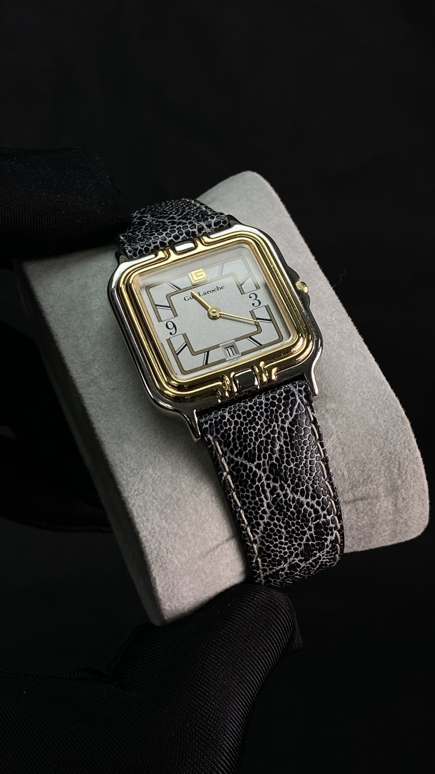 Guy Laroche Paris Two-Tone Square Watch – Vintage 1990s Swiss - Gambar 3