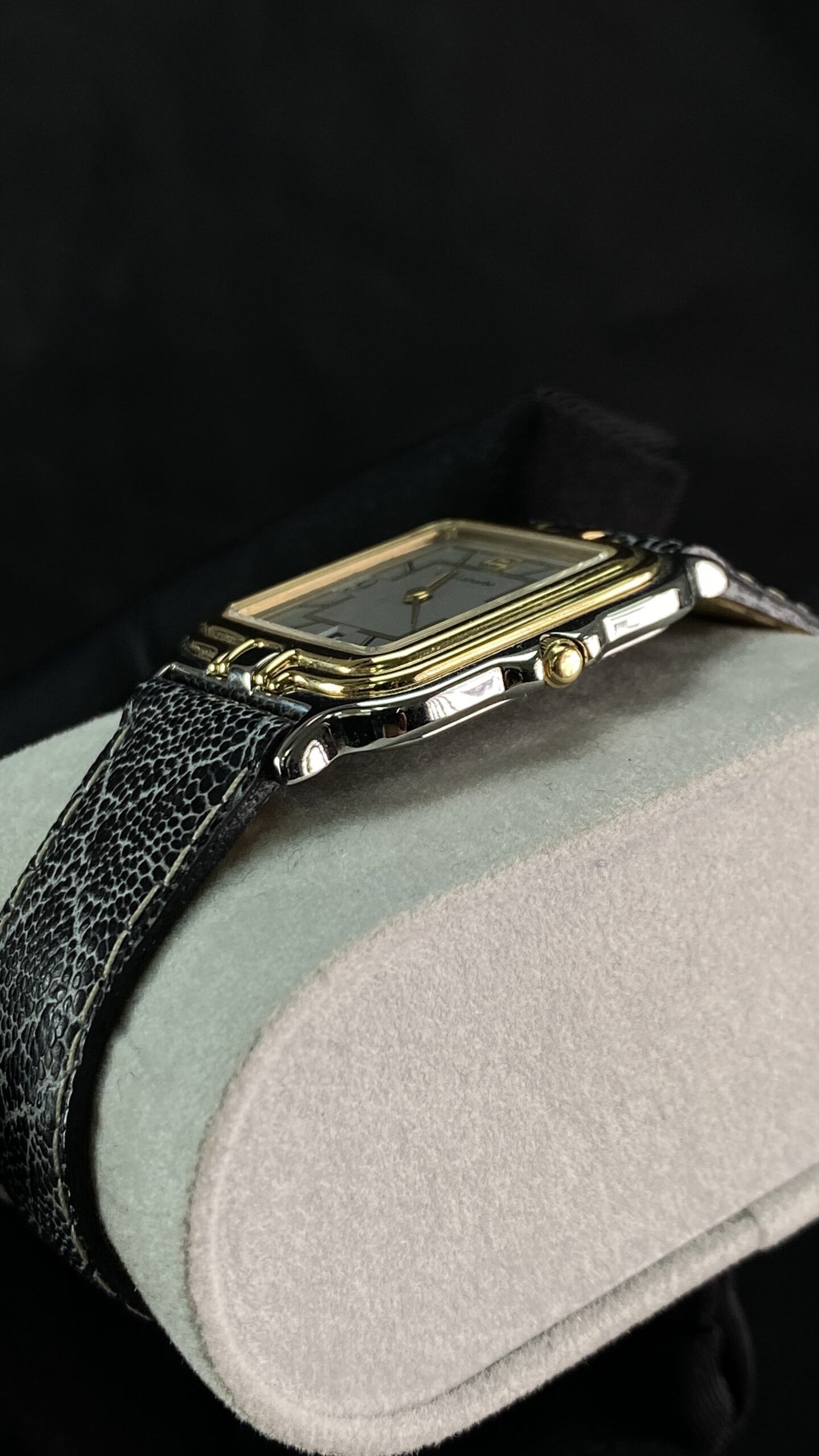 Guy Laroche Paris Two-Tone Square Watch – Vintage 1990s Swiss - Gambar 5