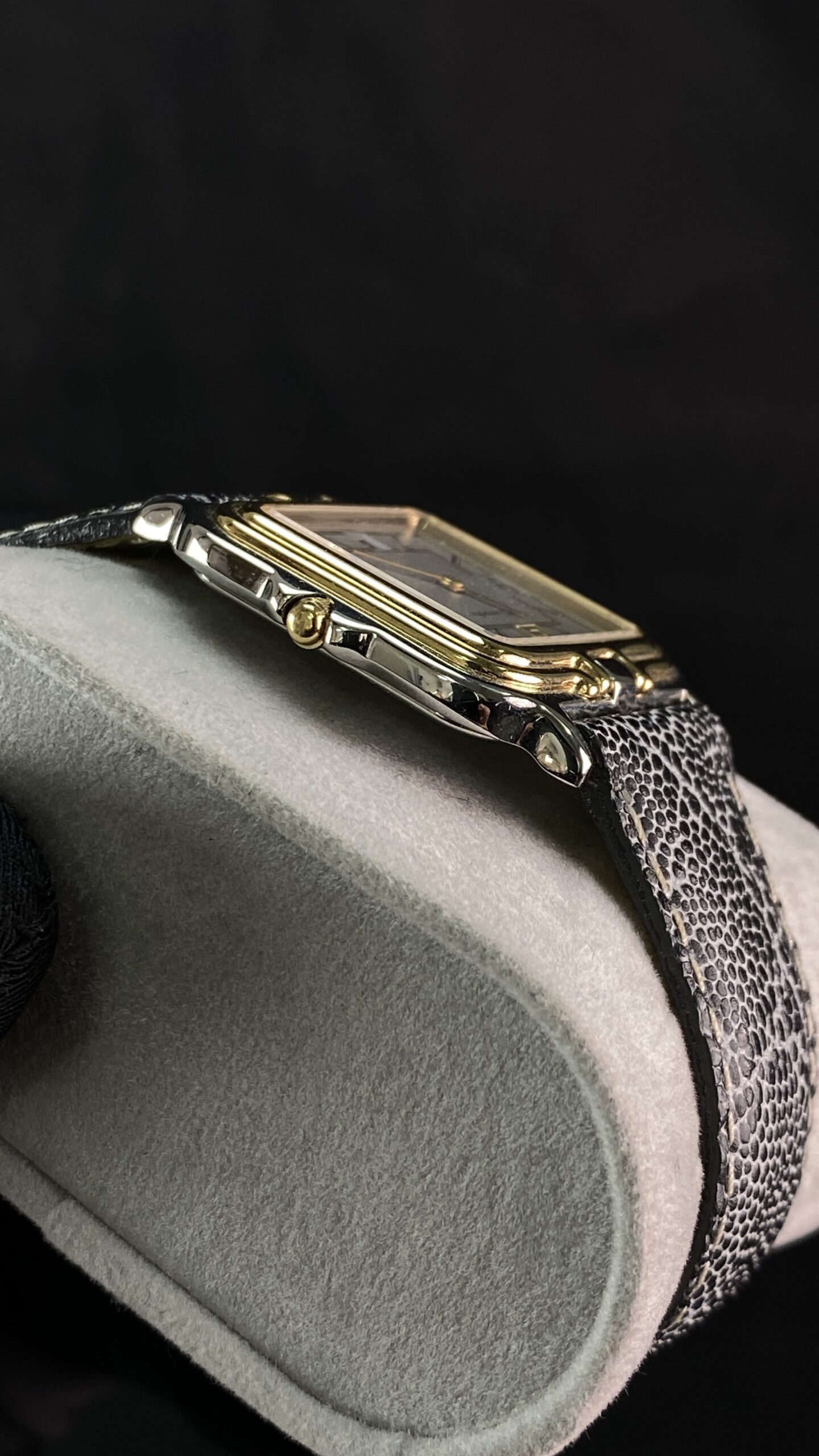 Guy Laroche Paris Two-Tone Square Watch – Vintage 1990s Swiss - Gambar 6