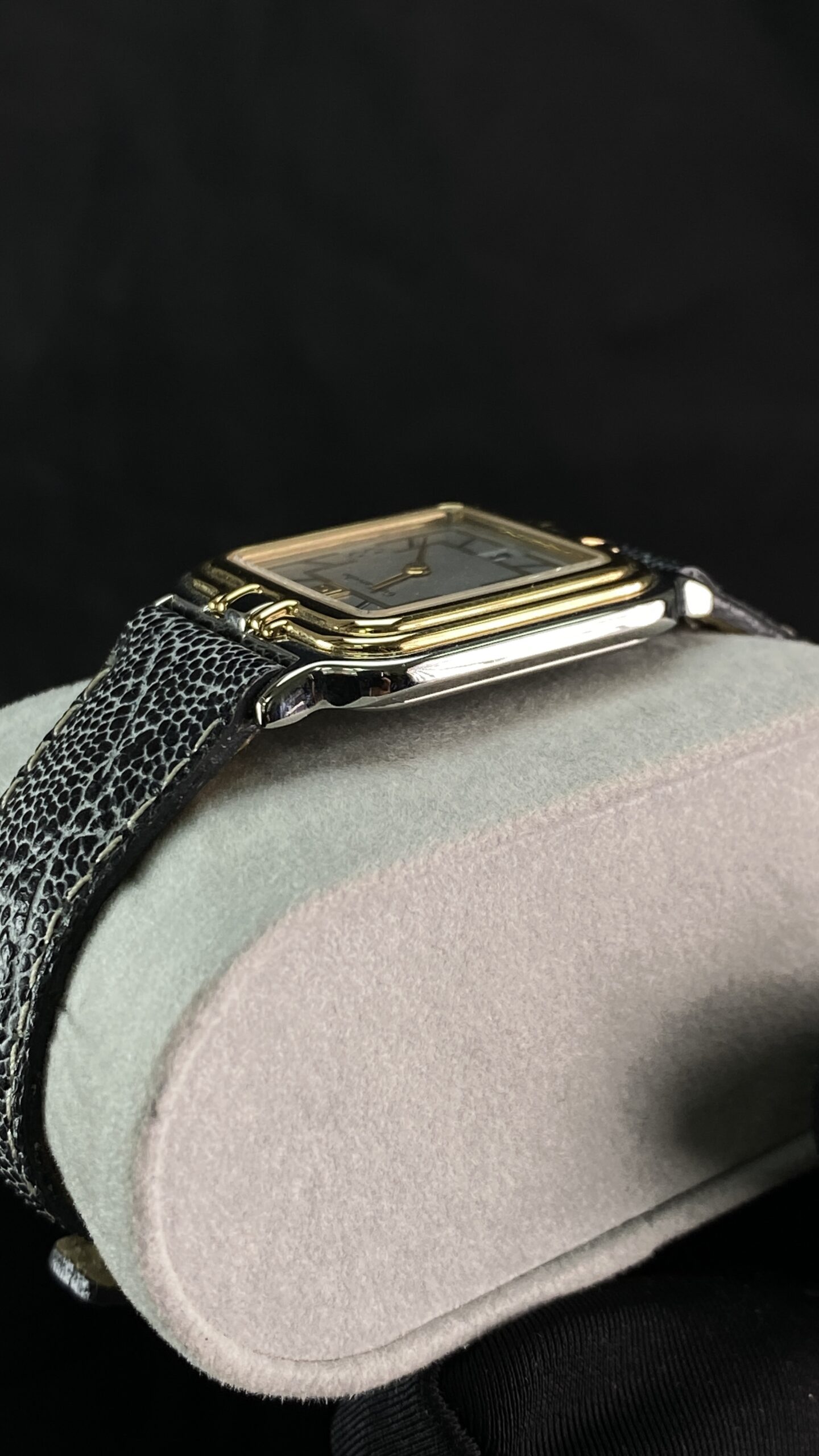 Guy Laroche Paris Two-Tone Square Watch – Vintage 1990s Swiss - Gambar 7