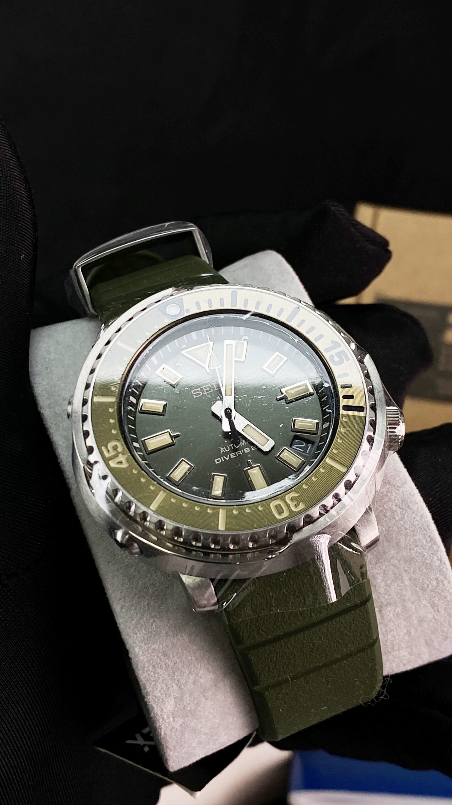 Seiko Prospex Urban Safari Olive Green Baby Tuna SRPF83K1 - Gambar 4