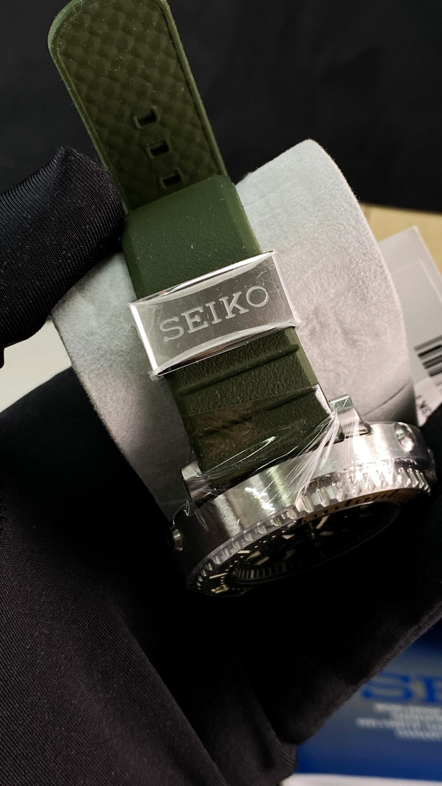 Seiko Prospex Urban Safari Olive Green Baby Tuna SRPF83K1 - Gambar 9