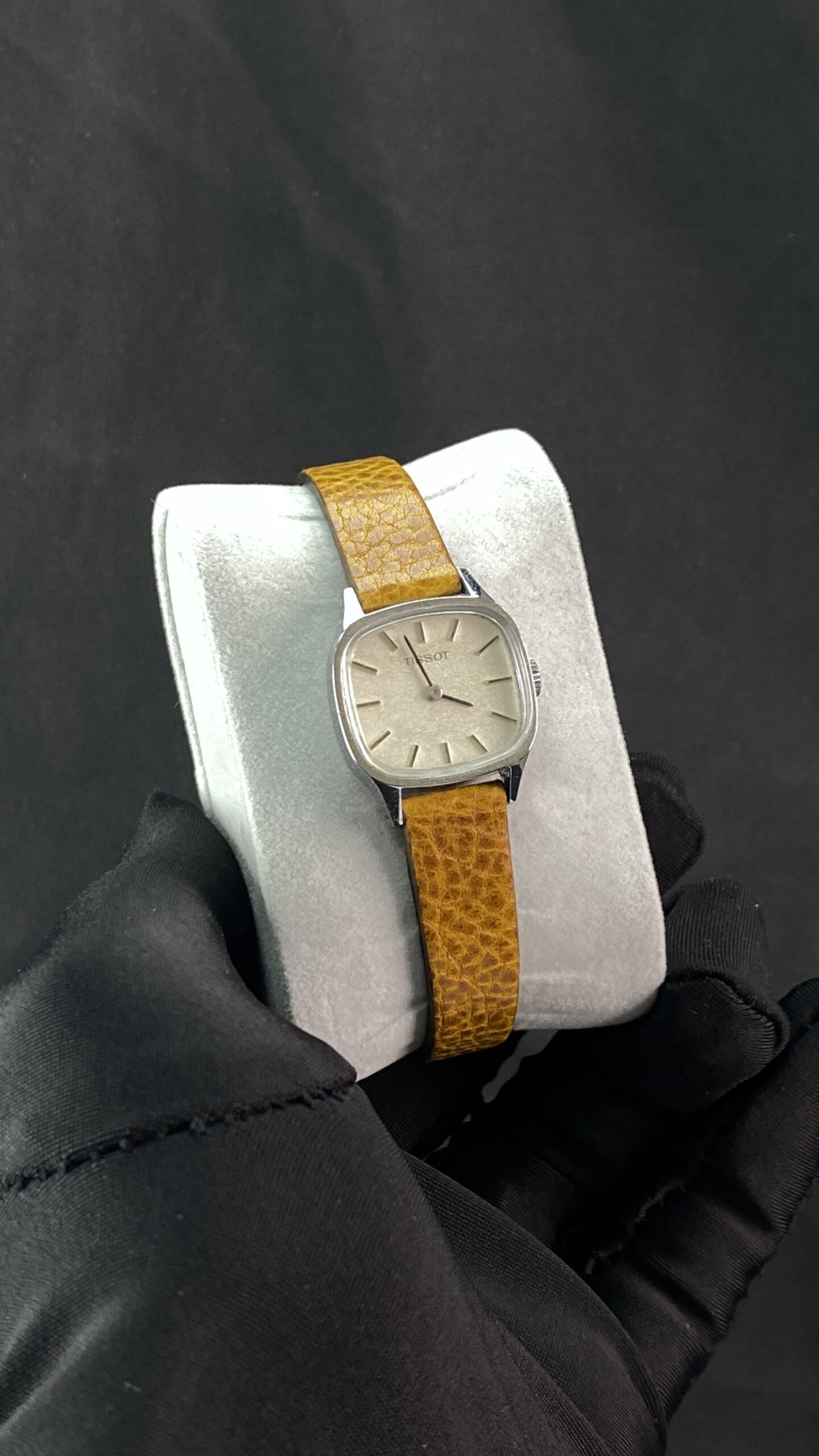 Tissot Stylist TV-Screen Cushion dress watch Vintage 1970s - Gambar 3