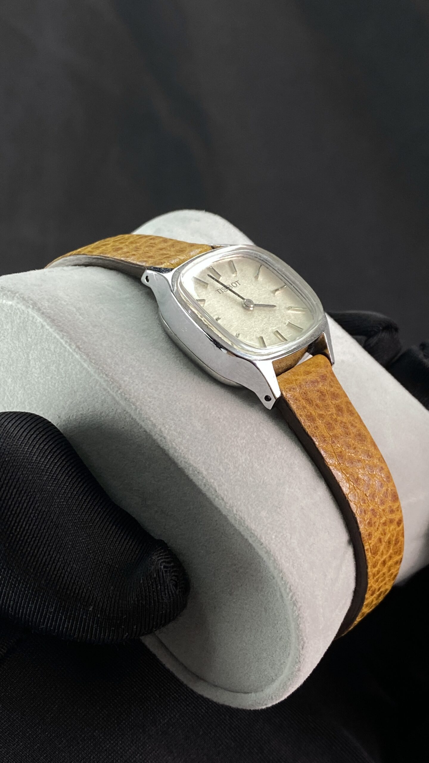 Tissot Stylist TV-Screen Cushion dress watch Vintage 1970s - Gambar 4