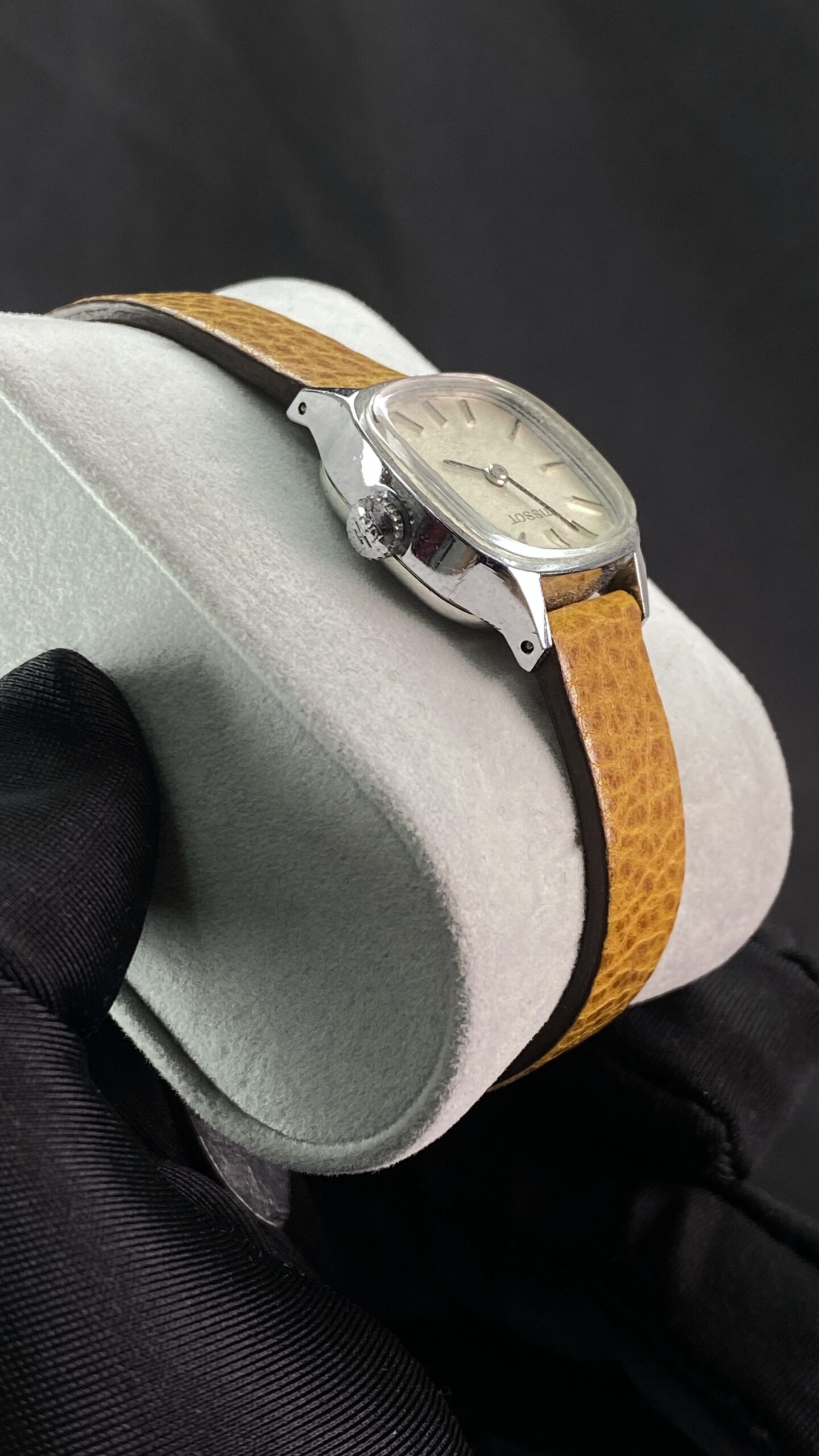 Tissot Stylist TV-Screen Cushion dress watch Vintage 1970s - Gambar 6
